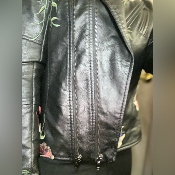🌺GREAT CONDITION Colleen Lopez |Faux Leather Jacket | Size: XS | Black/Floral - Picture 3 of 14